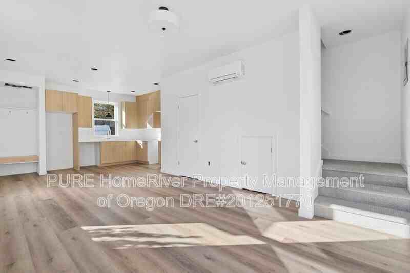 2981 Ne Emerson St - Photo 5 of 20