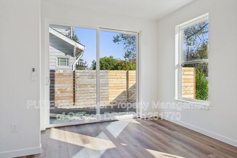 2981 Ne Emerson St - Photo 6 of 20