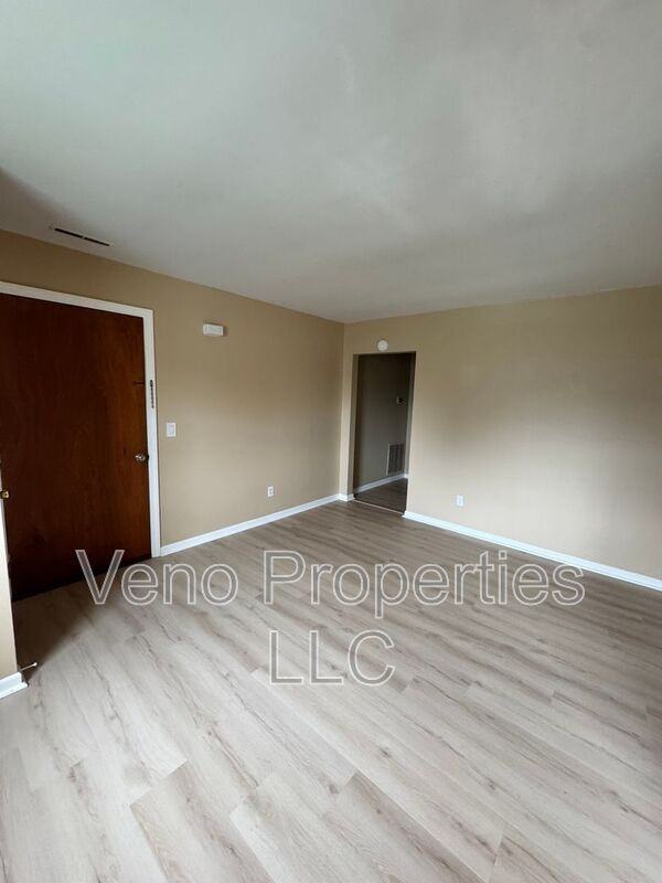 37 Simmons Ave - Photo 2 of 7