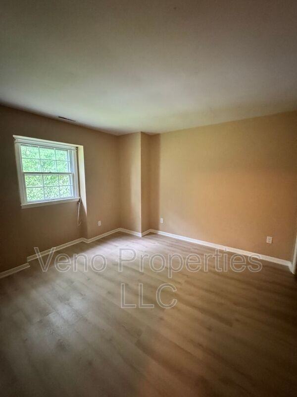 37 Simmons Ave - Photo 3 of 7
