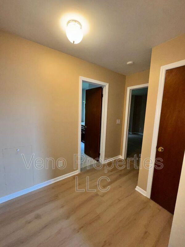 37 Simmons Ave - Photo 4 of 7