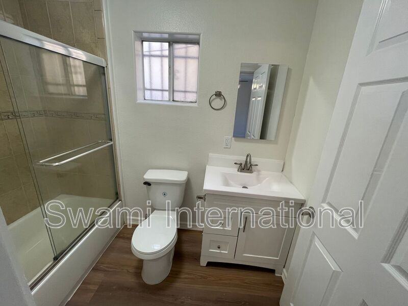 9402 S Main St - Photo 4 of 30