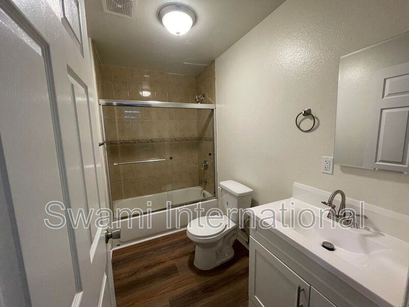 9402 S Main St - Photo 6 of 30