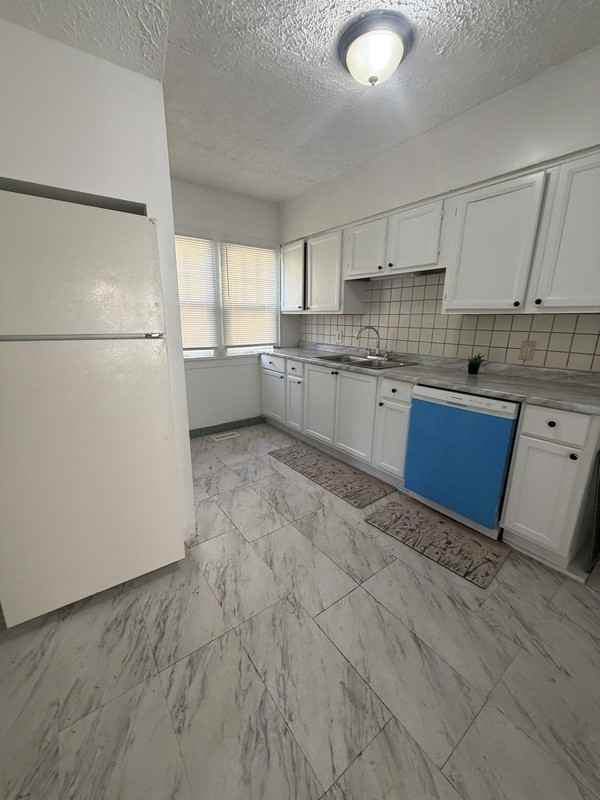 3433 Silsby Rd - Photo 4 of 9