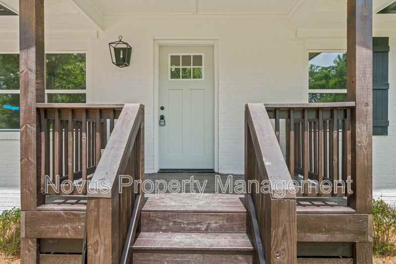 320 Adamson Ave - Photo 4 of 21