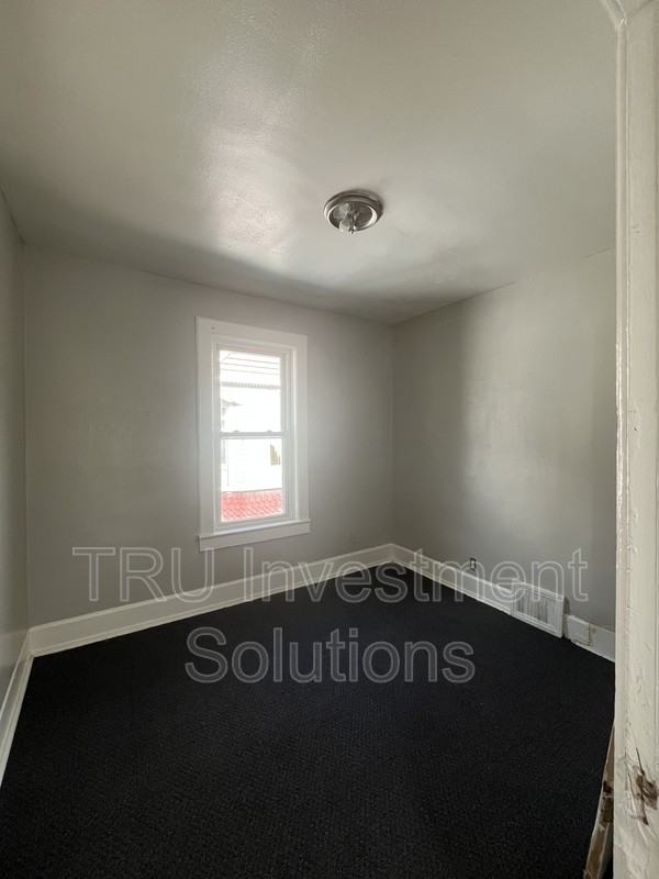 2441 N 6th St - Photo 3 of 9