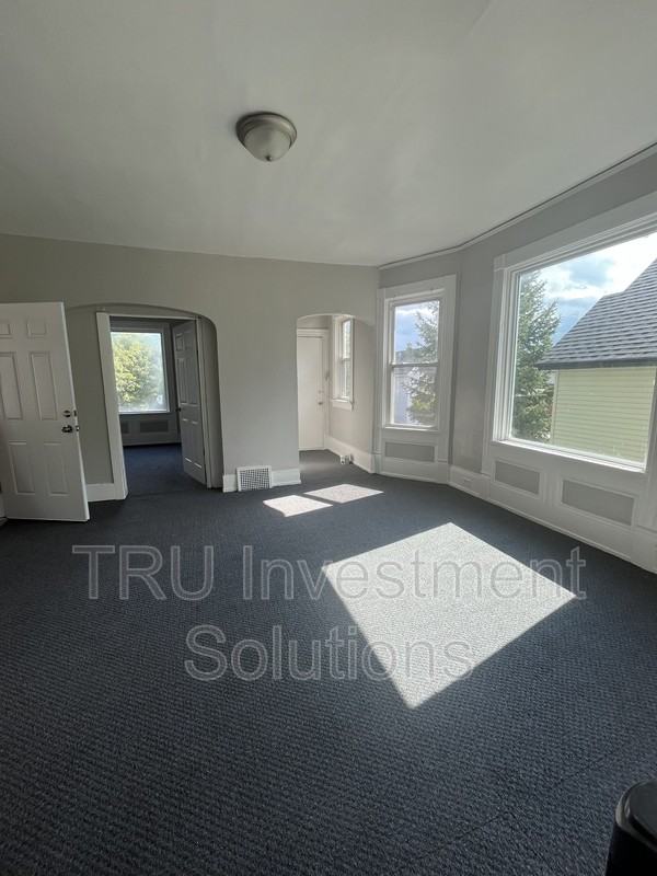 2441 N 6th St - Photo 5 of 9