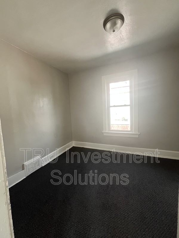2441 N 6th St - Photo 6 of 9