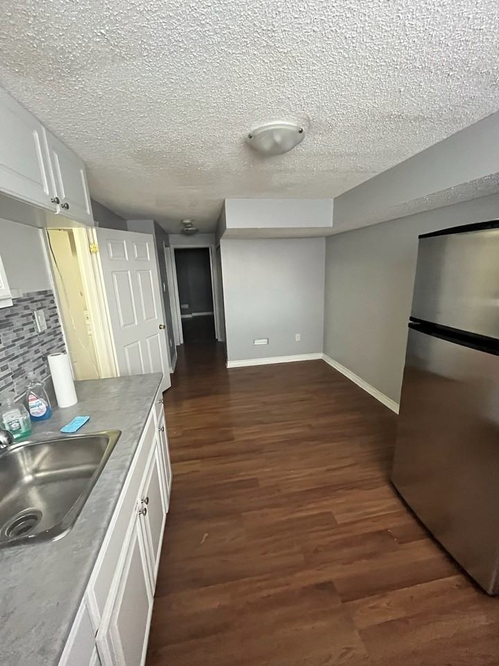 2106 Saint Clair Avenue West - Photo 3 of 10