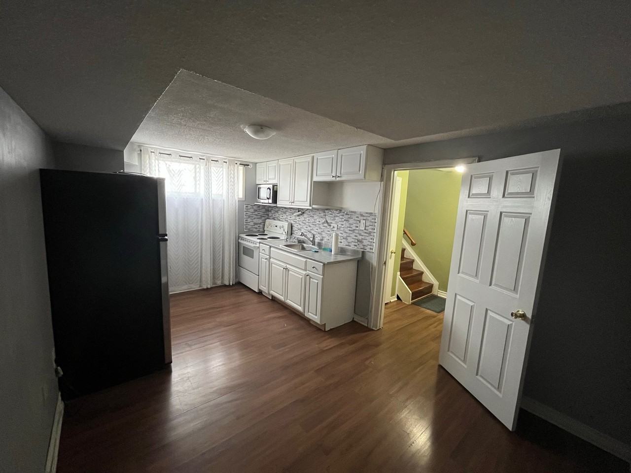 2106 Saint Clair Avenue West - Photo 4 of 10