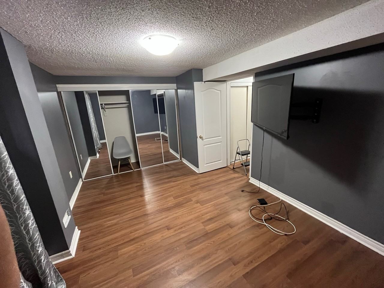 2106 Saint Clair Avenue West - Photo 5 of 10