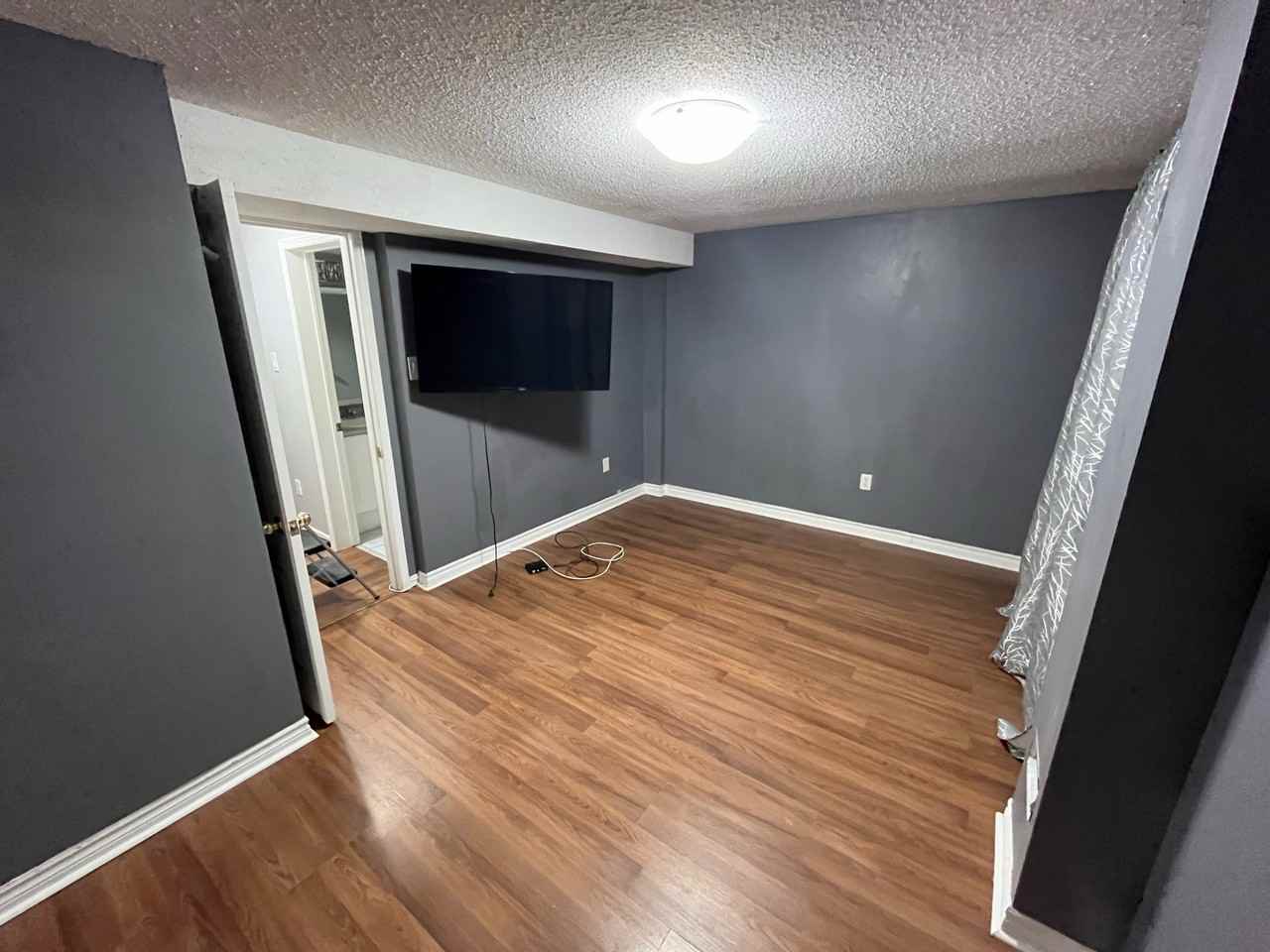 2106 Saint Clair Avenue West - Photo 6 of 10