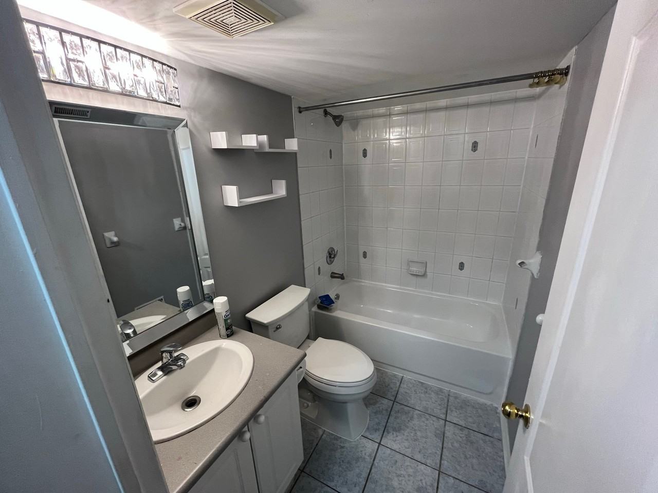 2106 Saint Clair Avenue West - Photo 7 of 10