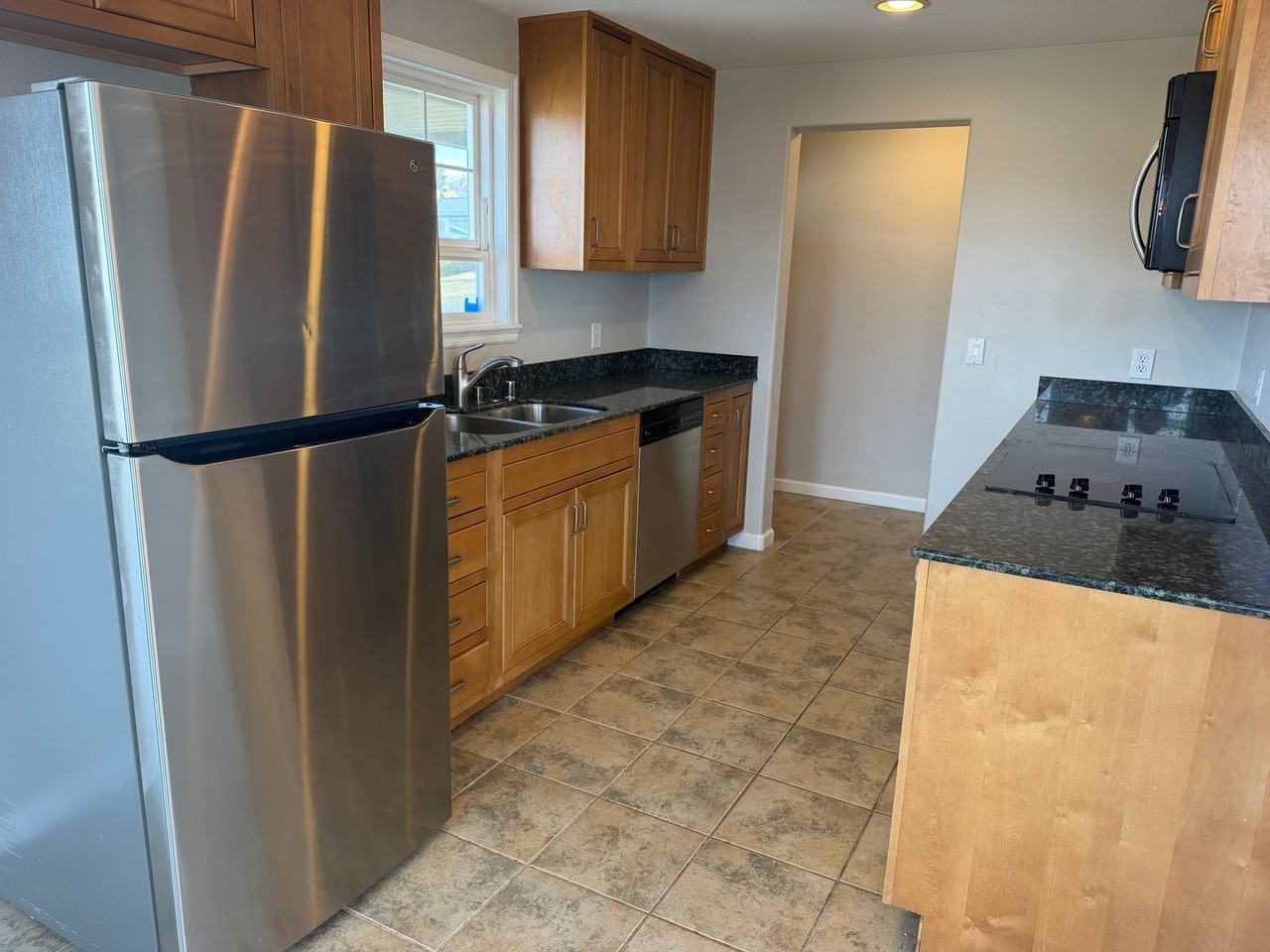 2782 Homestead Ave - Photo 6 of 38
