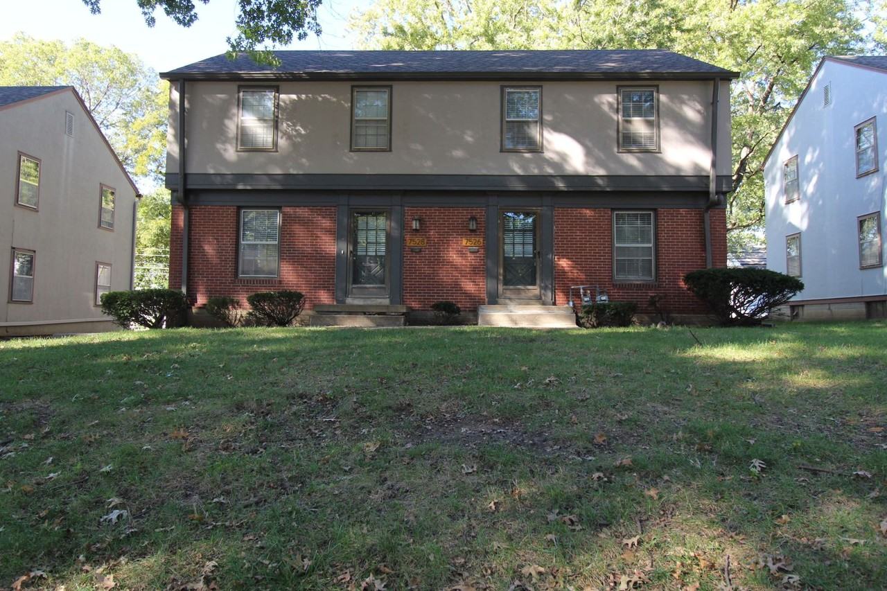 7526 Terrace St - Photo 2 of 12