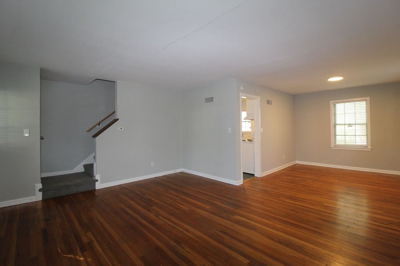 7526 Terrace St - Photo 4 of 12