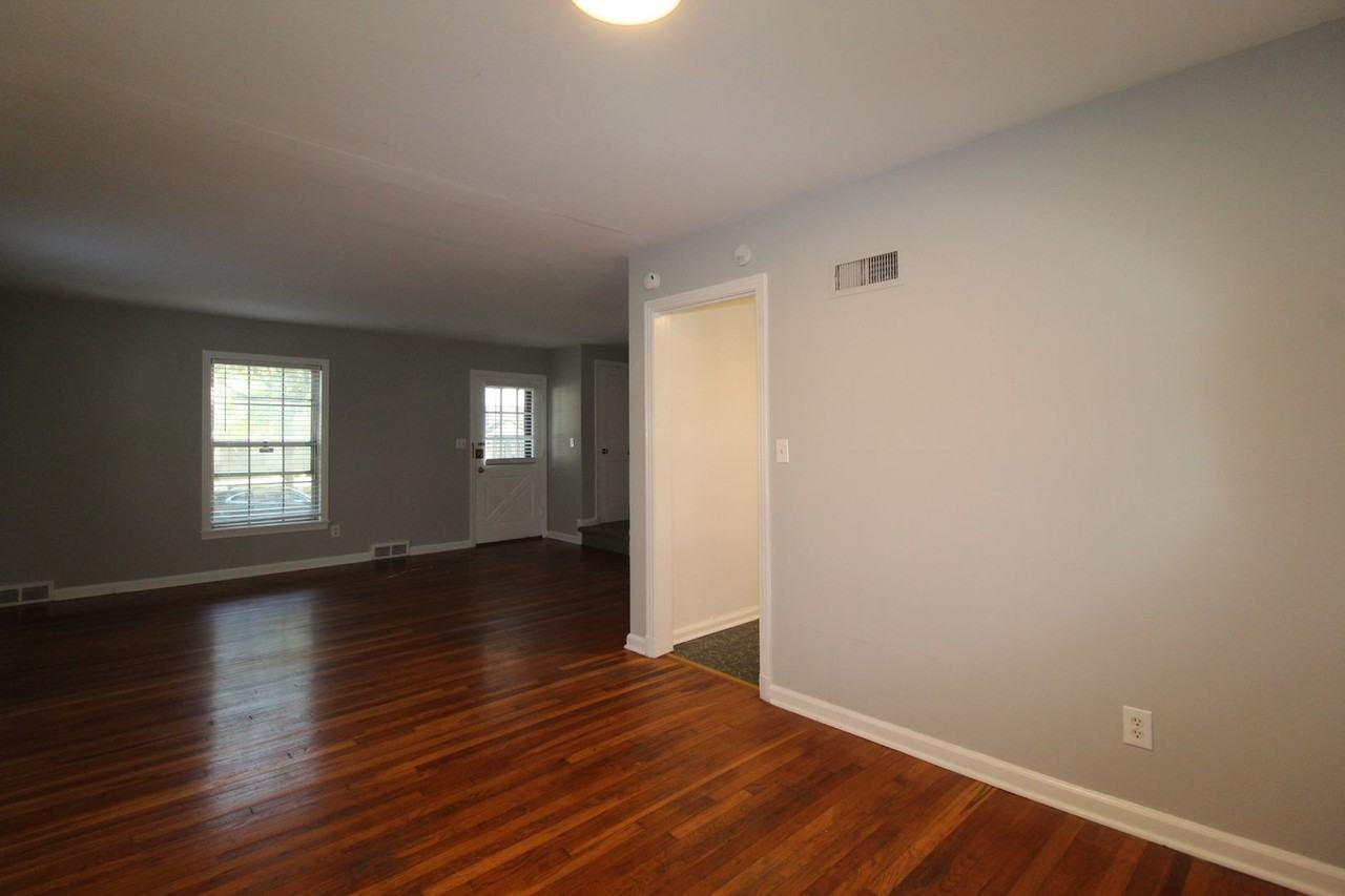 7526 Terrace St - Photo 5 of 12