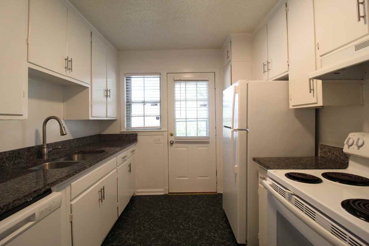 7526 Terrace St - Photo 6 of 12