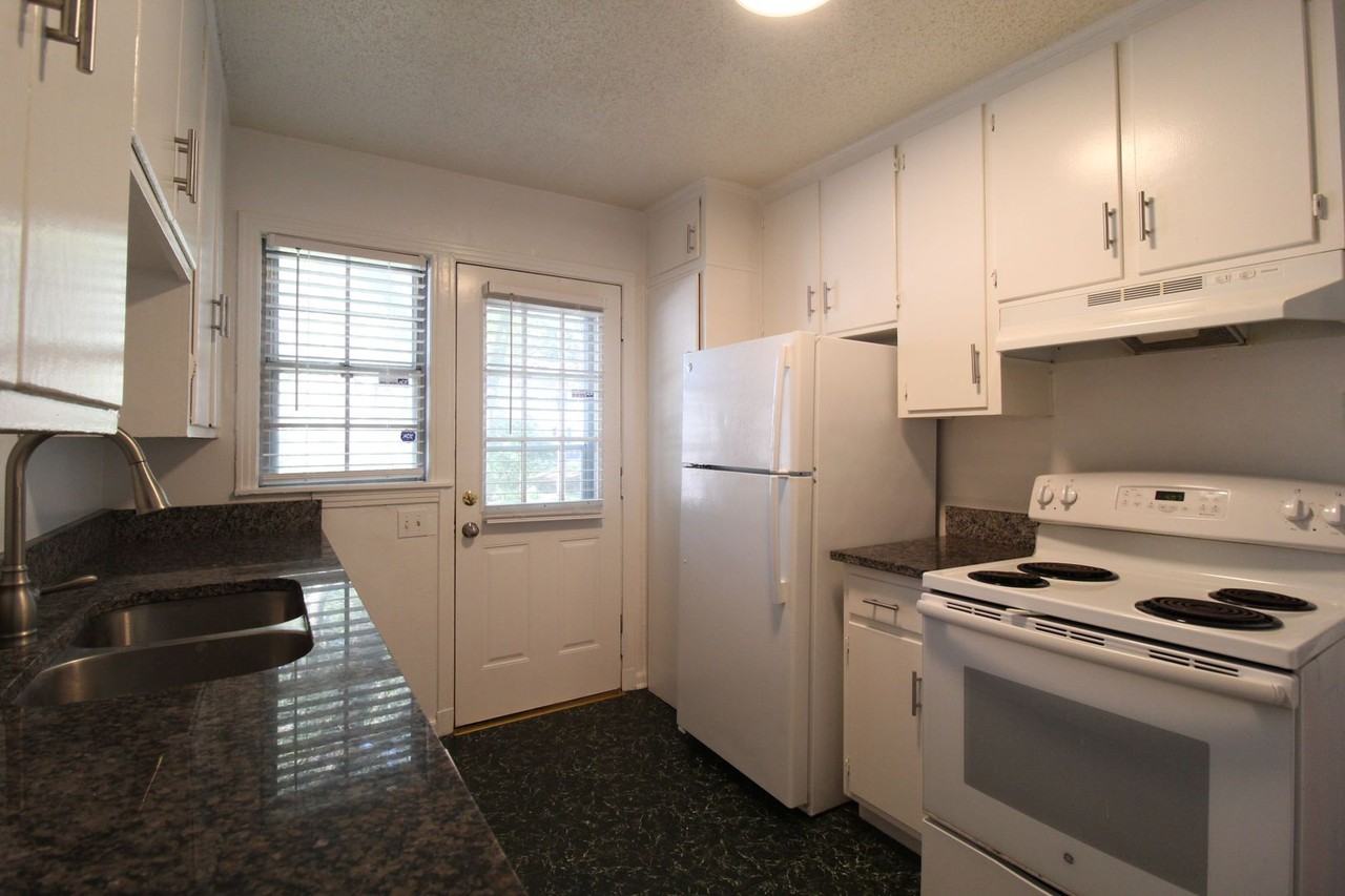 7526 Terrace St - Photo 7 of 12