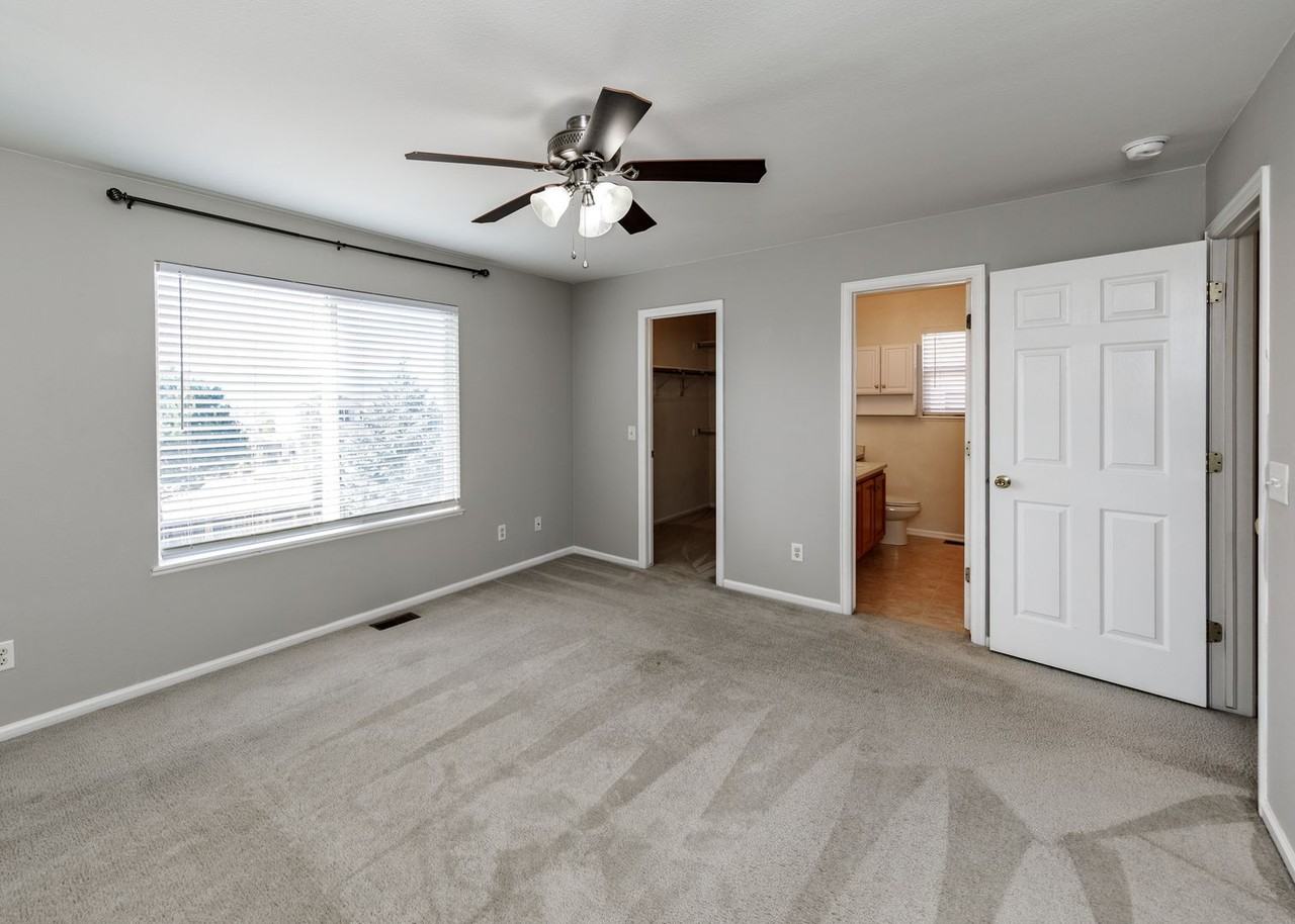 7240 Mineral Wells Dr - Photo 4 of 50