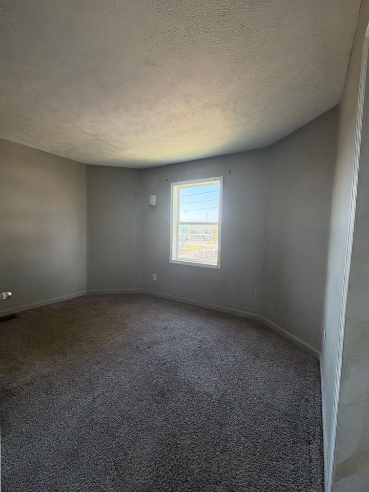 115 E Dubail Ave - Photo 7 of 8