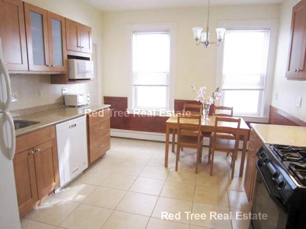 109 Franklin St #1 - Photo 2 of 12