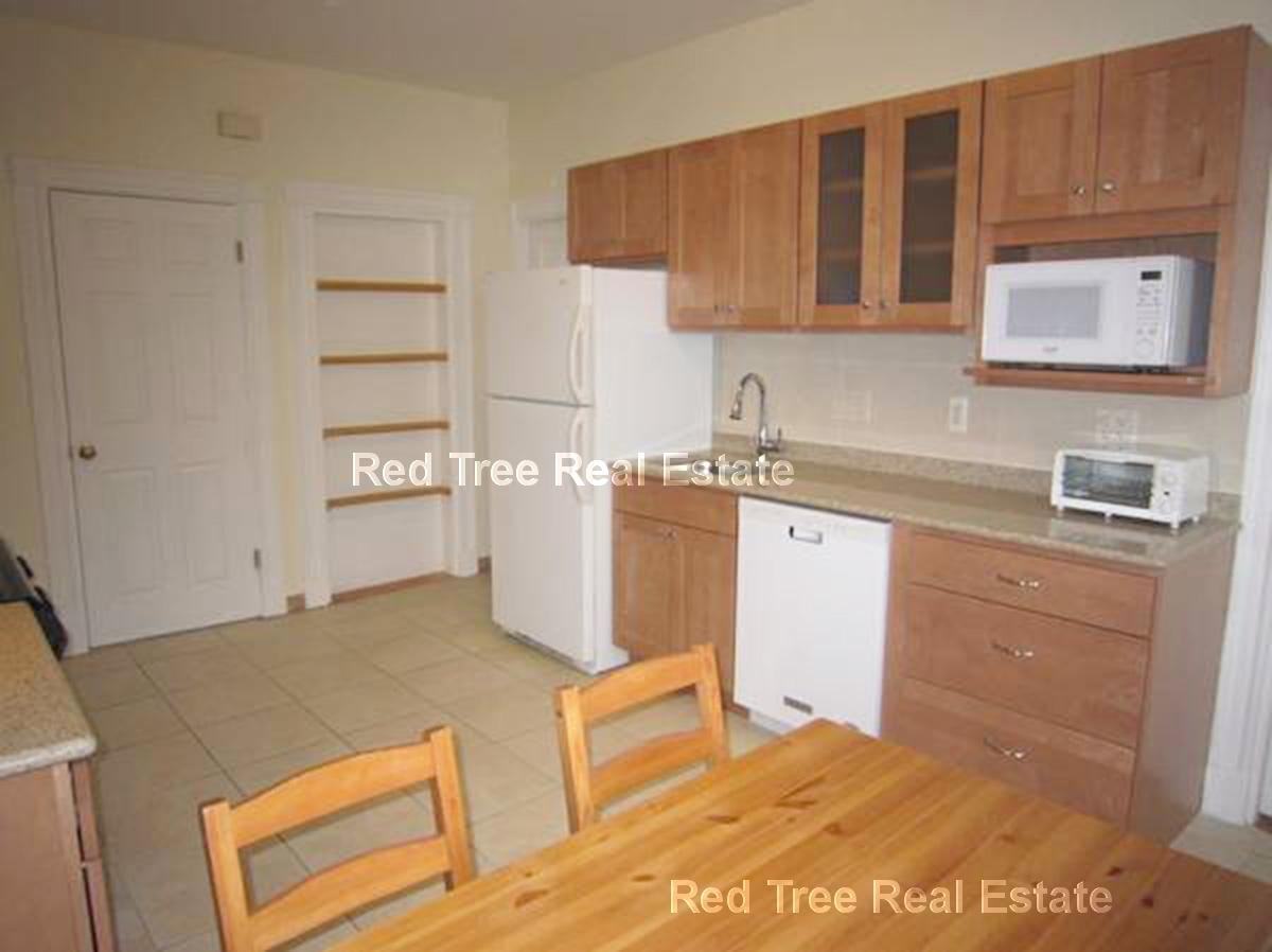 109 Franklin St #1 - Photo 5 of 12