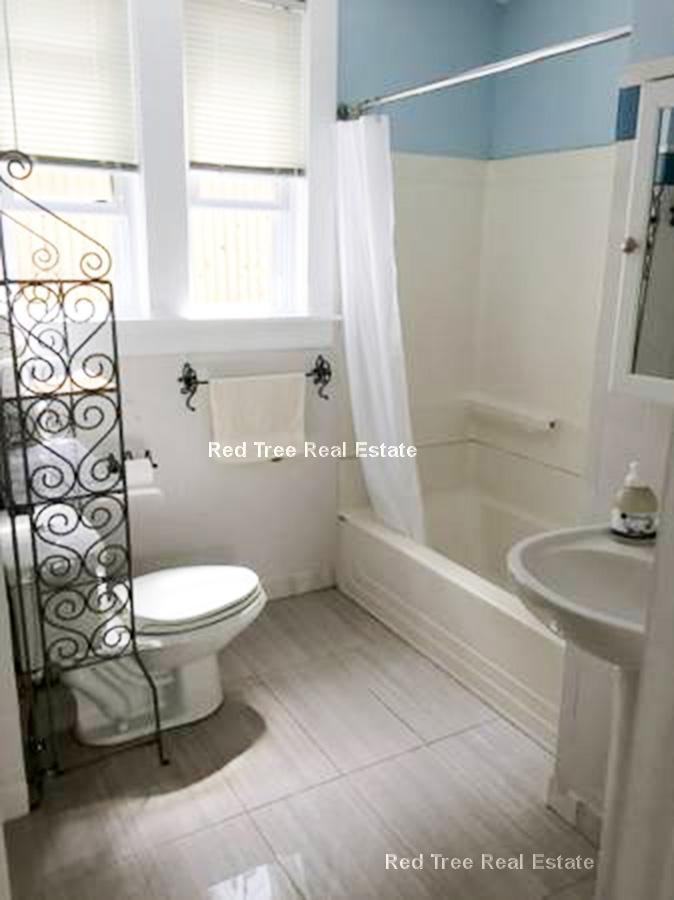 109 Franklin St #1 - Photo 6 of 12