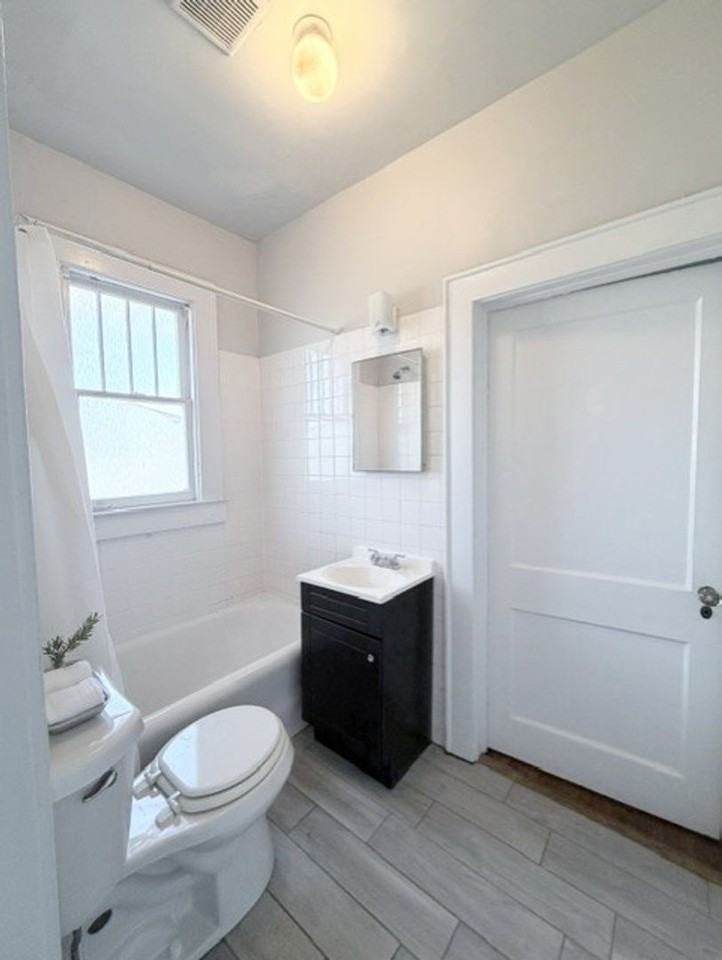 1817 Thomas Ave - Photo 6 of 8