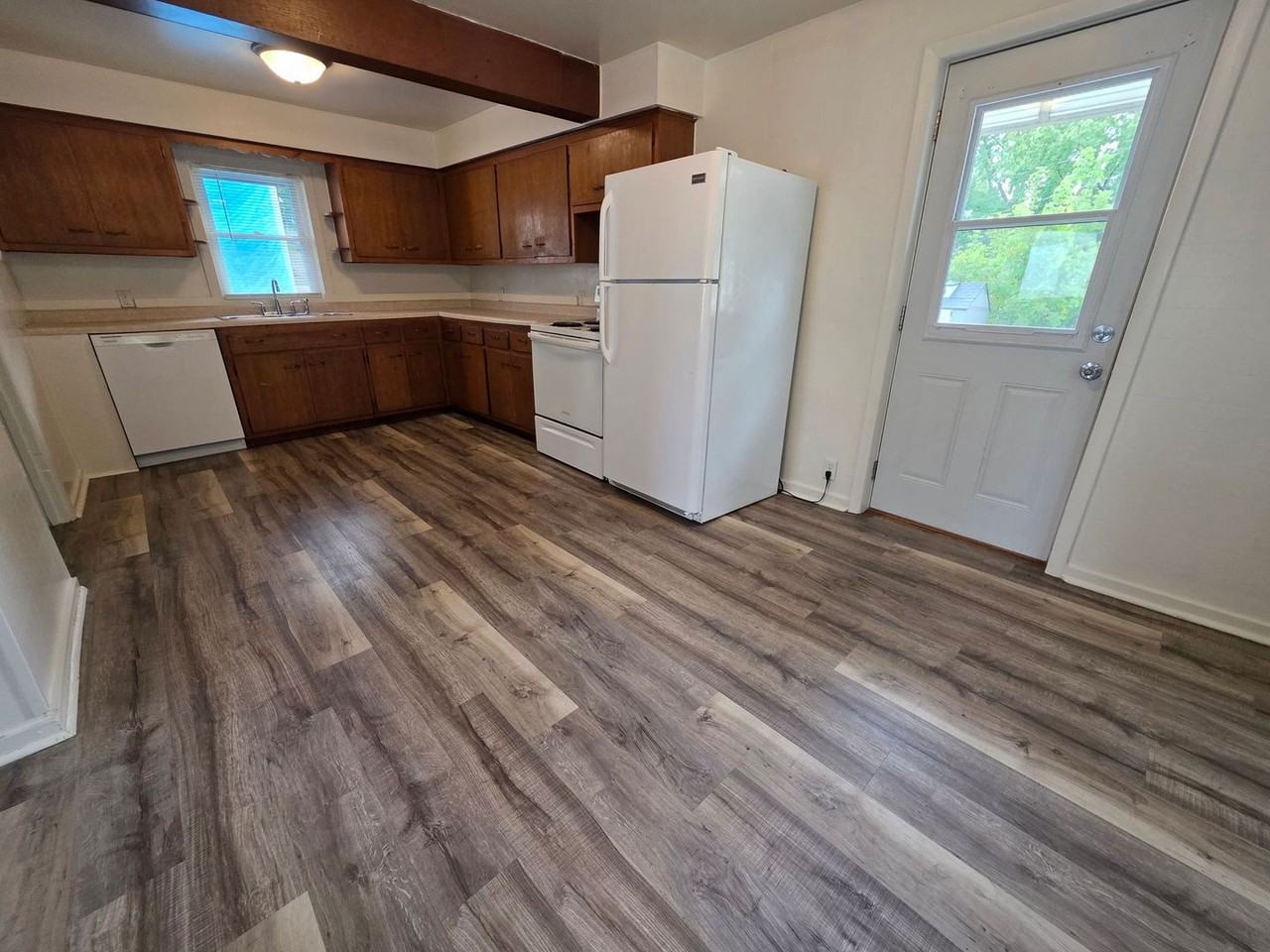 935 Dousman St - Photo 3 of 13