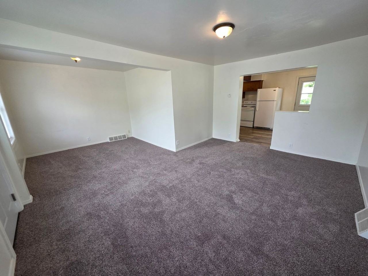 935 Dousman St - Photo 5 of 13