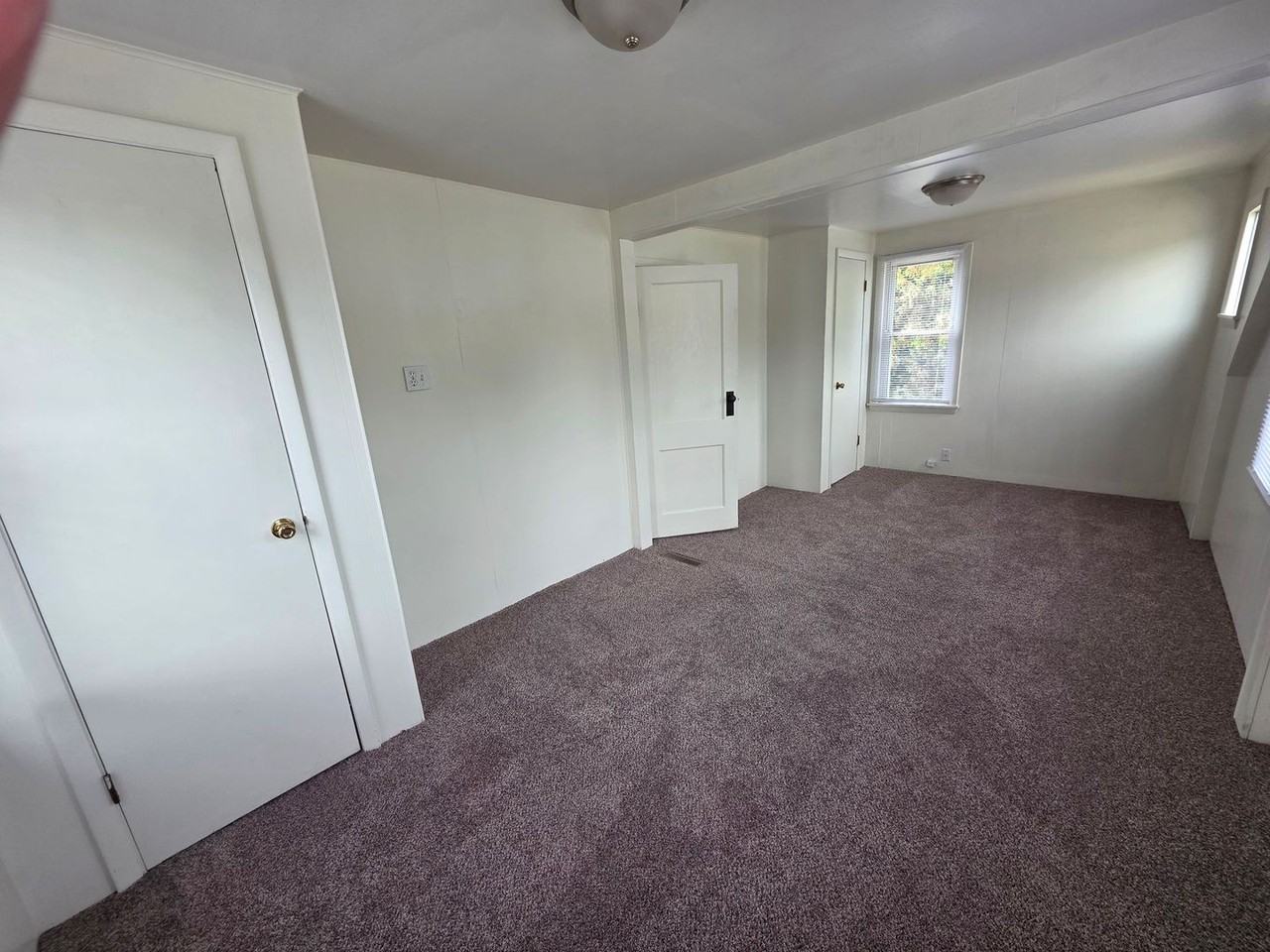 935 Dousman St - Photo 7 of 13