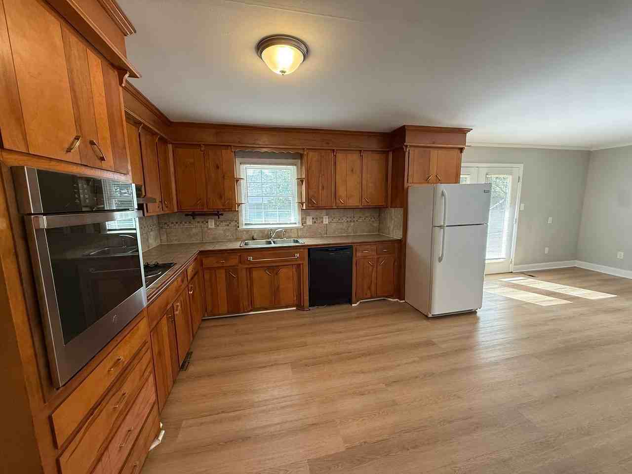 1610 Fowler St - Photo 6 of 21