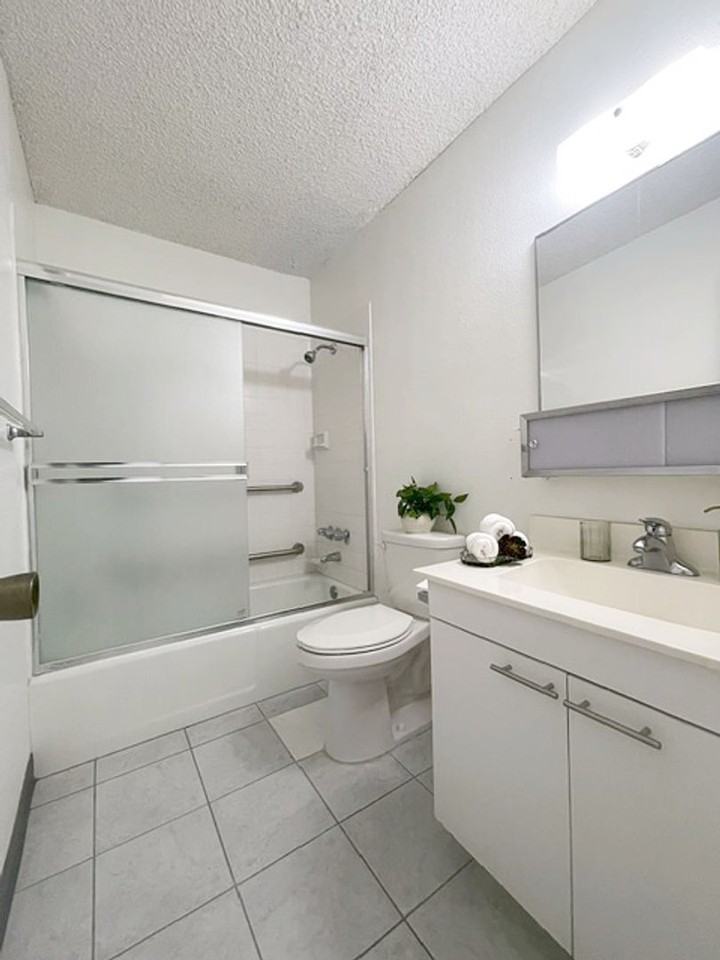 620 Sheridan St #306 - Photo 6 of 9