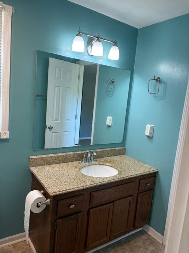 530 Bennington Dr - Photo 7 of 12