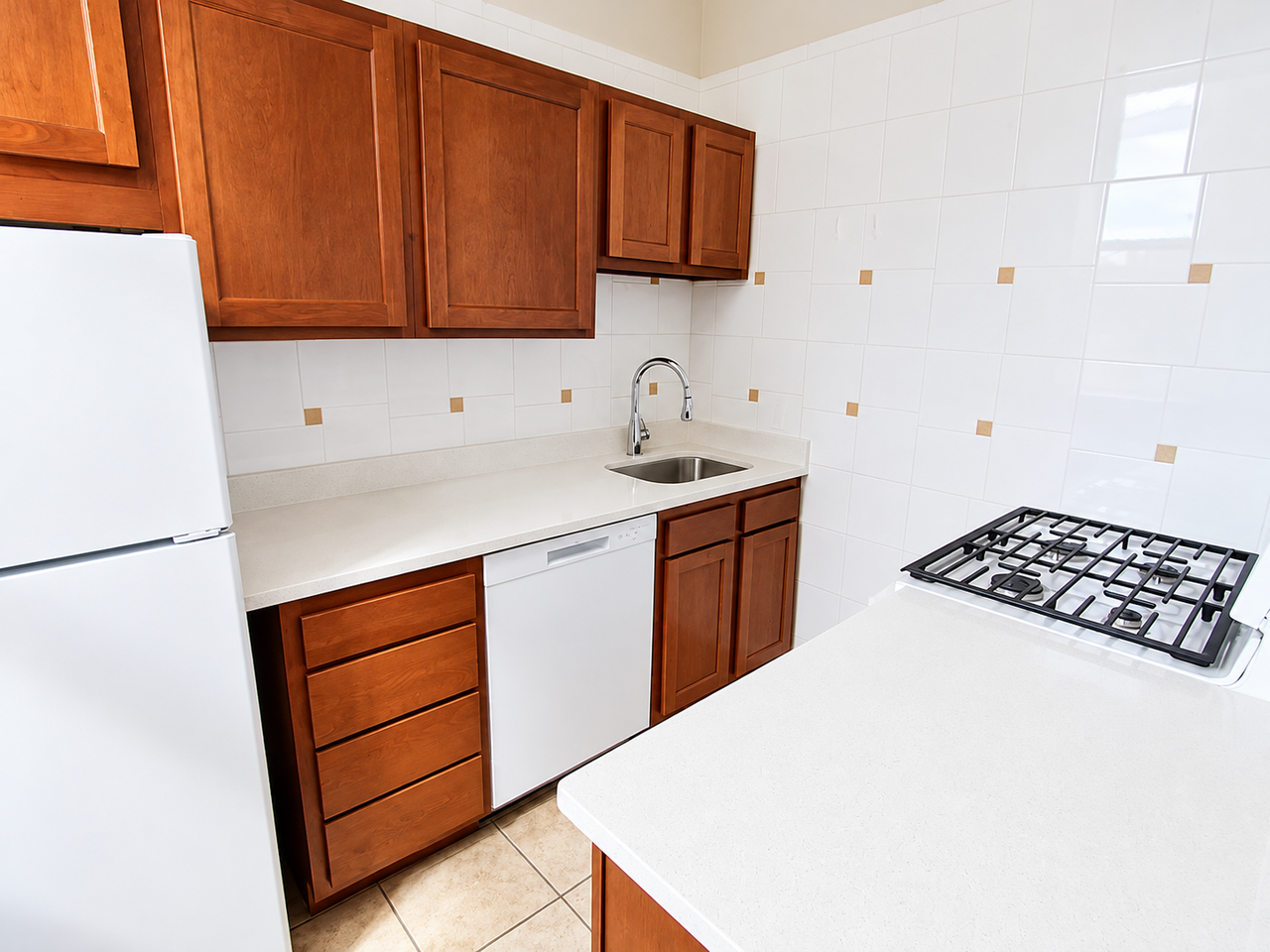 ELLSWORTH AVE-5533 -- 144 - Photo 4 of 9