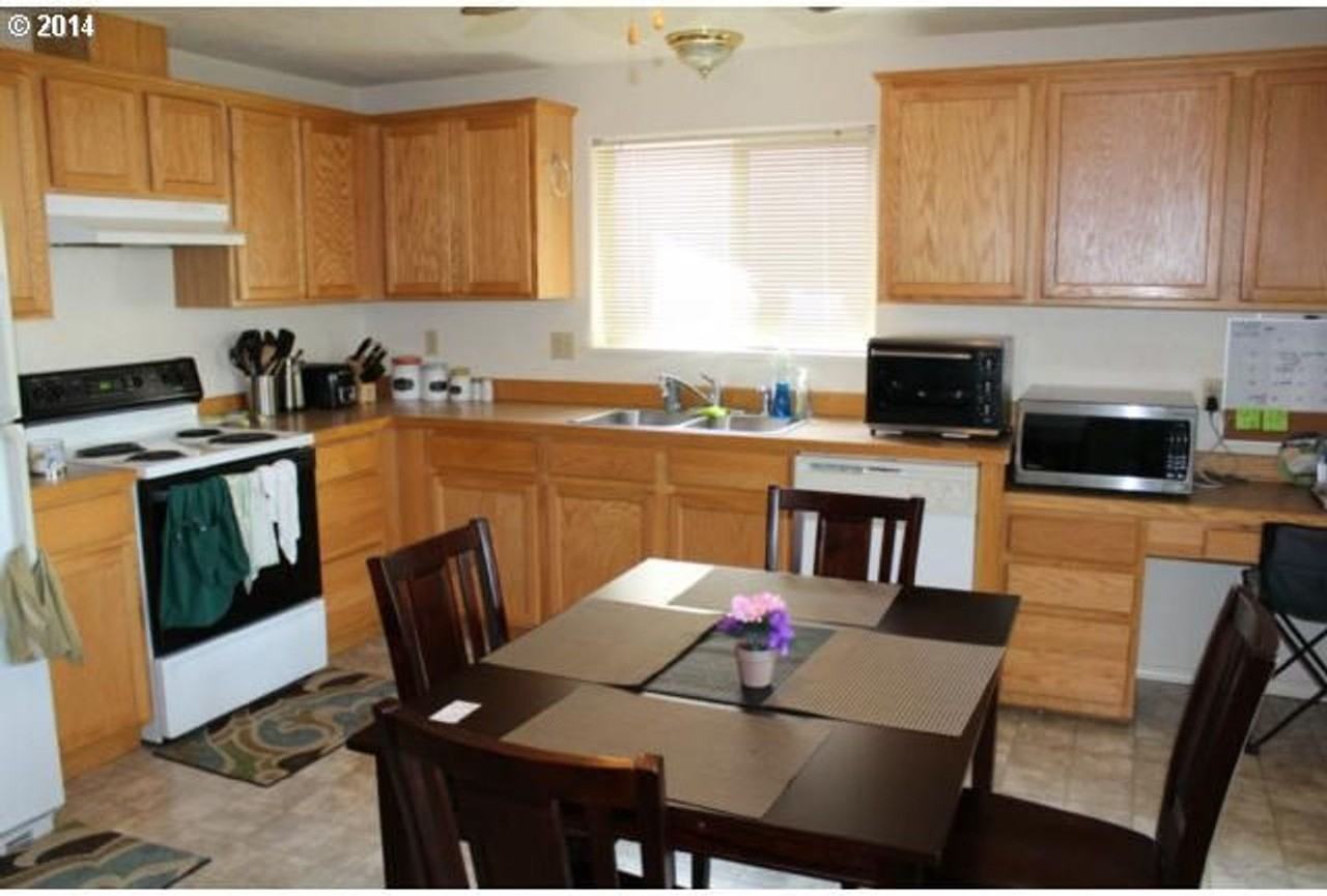 680 Benjamin Ave - Photo 4 of 16
