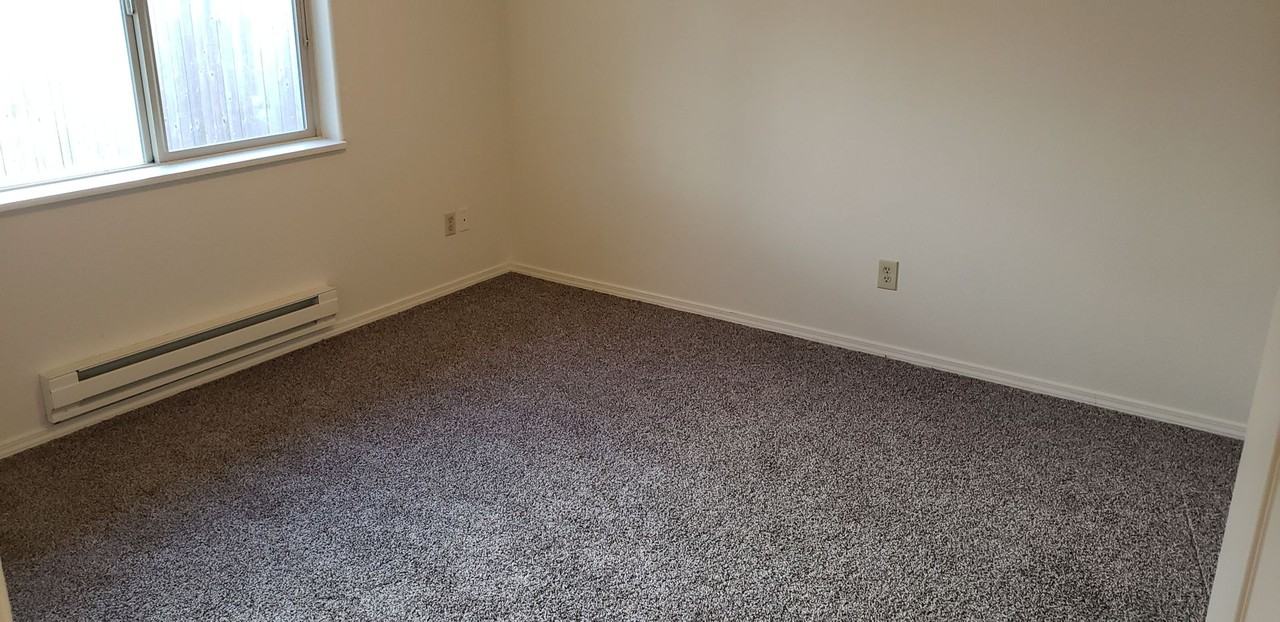 680 Benjamin Ave - Photo 5 of 16