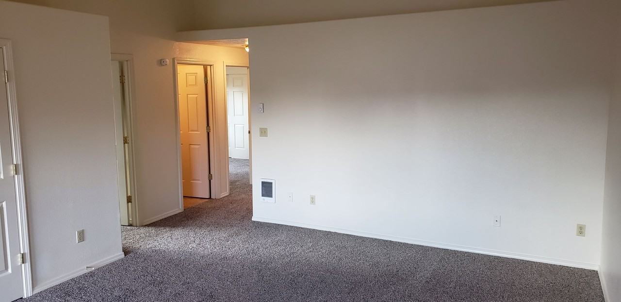 680 Benjamin Ave - Photo 6 of 16
