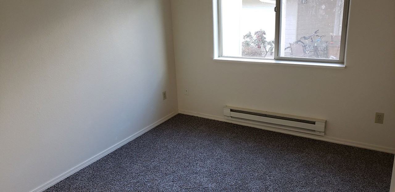 680 Benjamin Ave - Photo 7 of 16