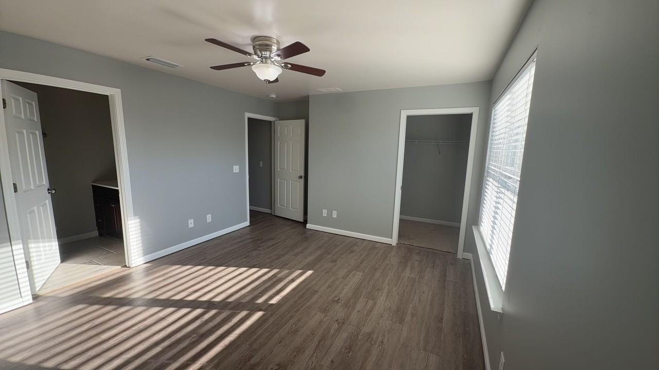 2414 Astrid Ln - Photo 7 of 14