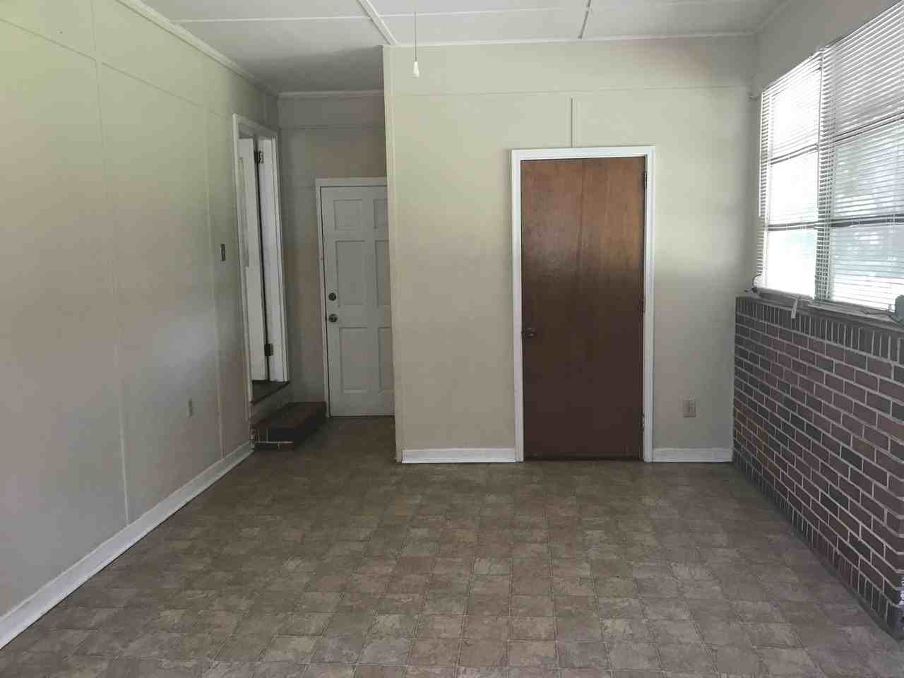 3411 Grandview Rd - Photo 3 of 20