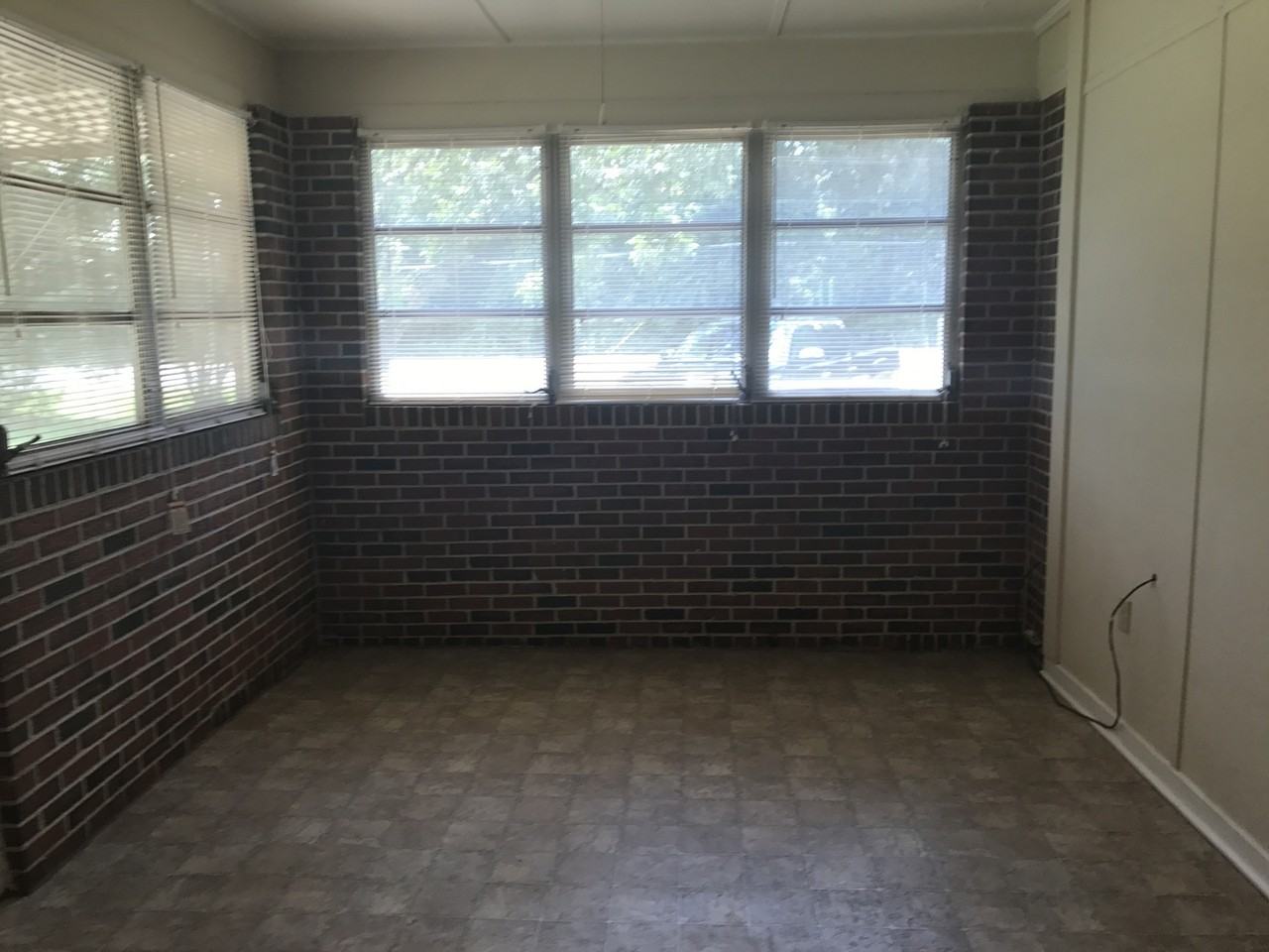 3411 Grandview Rd - Photo 4 of 20