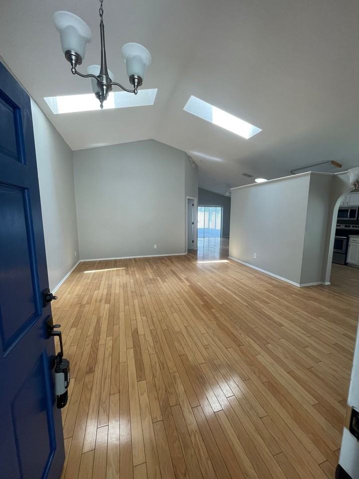 634 Queensbridge Dr - Photo 2 of 12