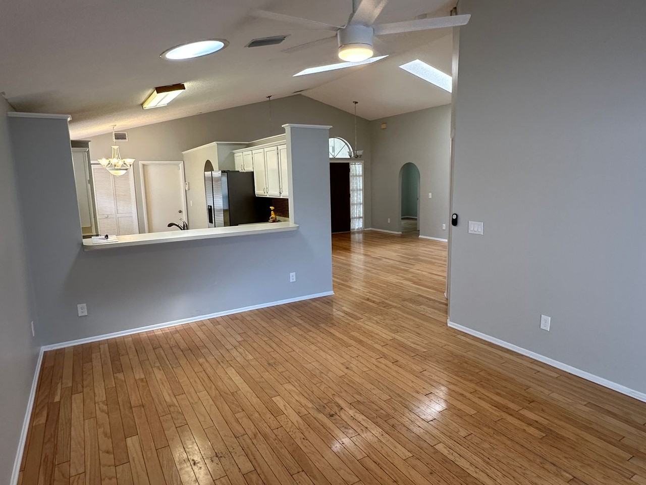 634 Queensbridge Dr - Photo 3 of 12
