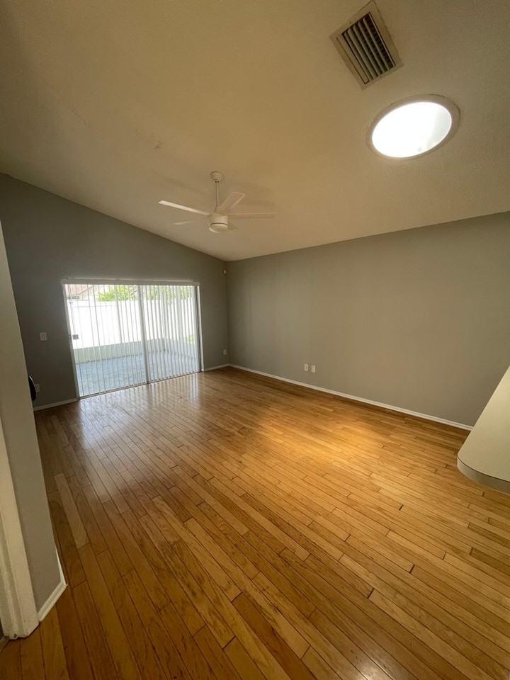 634 Queensbridge Dr - Photo 6 of 12