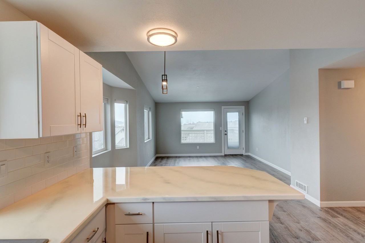 485 Sw Bayshore Dr #B301 - Photo 4 of 23