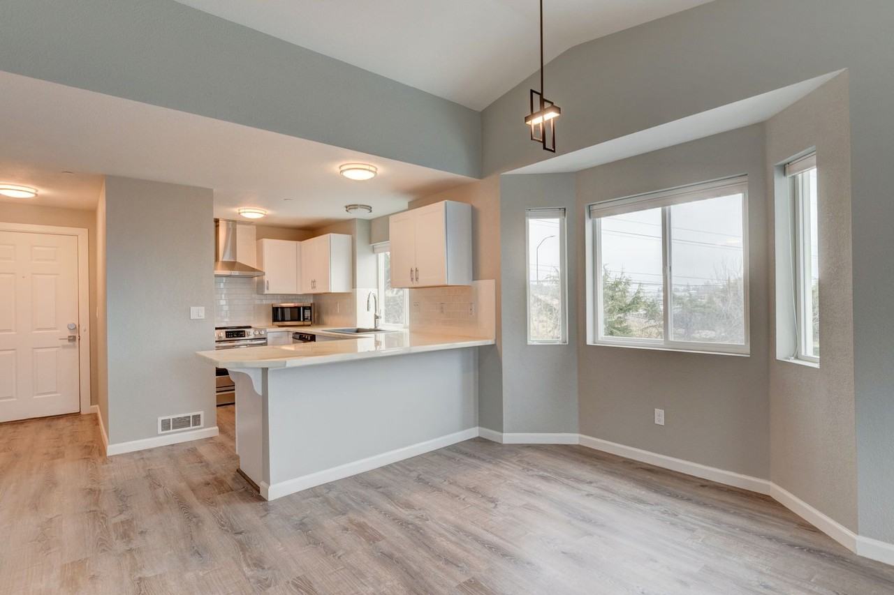 485 Sw Bayshore Dr #B301 - Photo 7 of 23