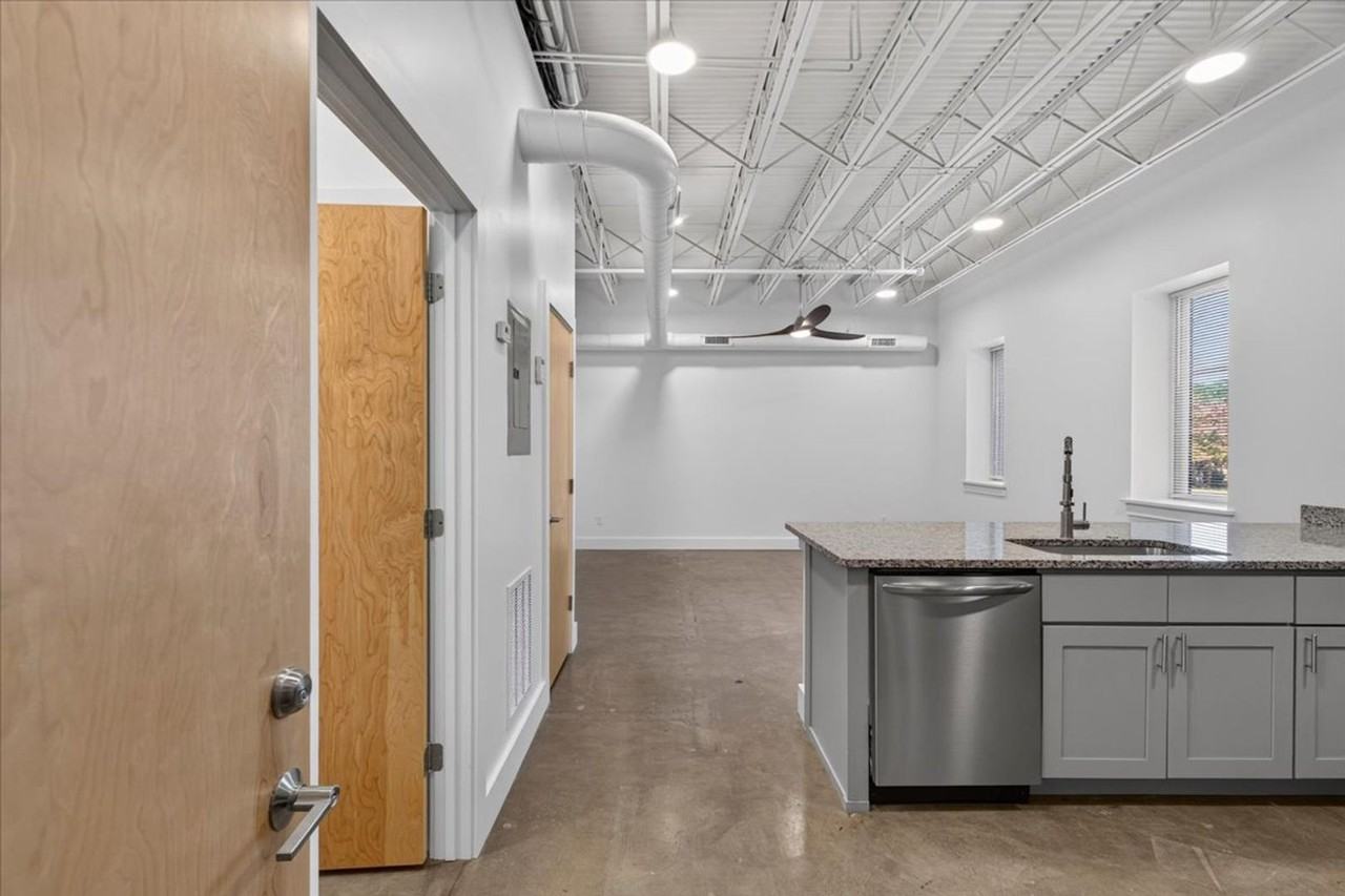 6942 Lansdowne Ave - Photo 4 of 22