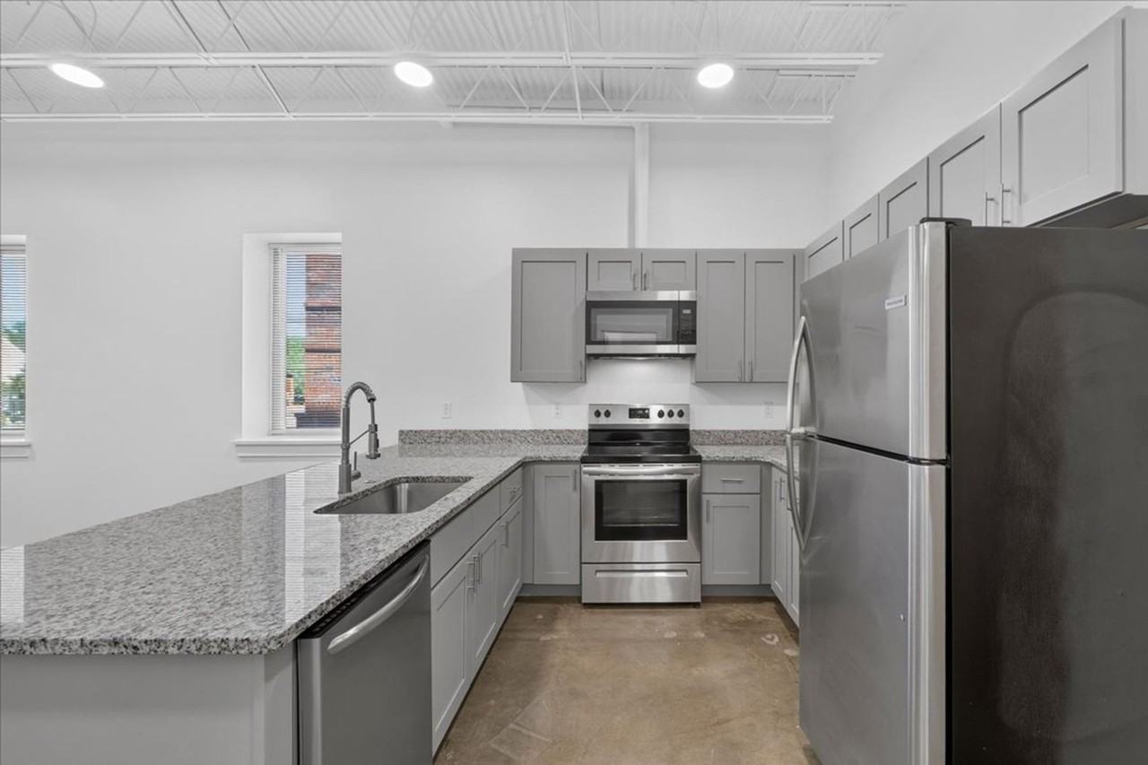 6942 Lansdowne Ave - Photo 6 of 22